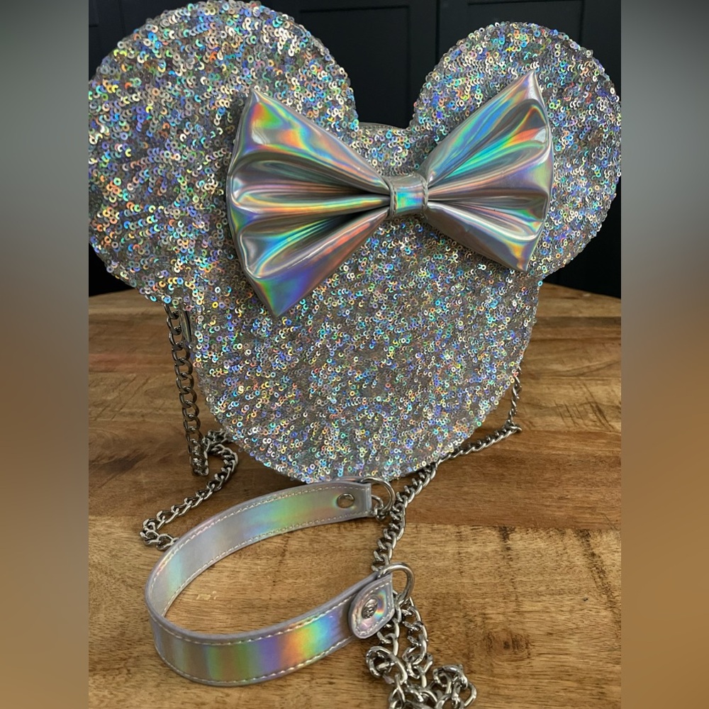 Disney loungefly LASR exclusive holographic sequin Minnie crossbody